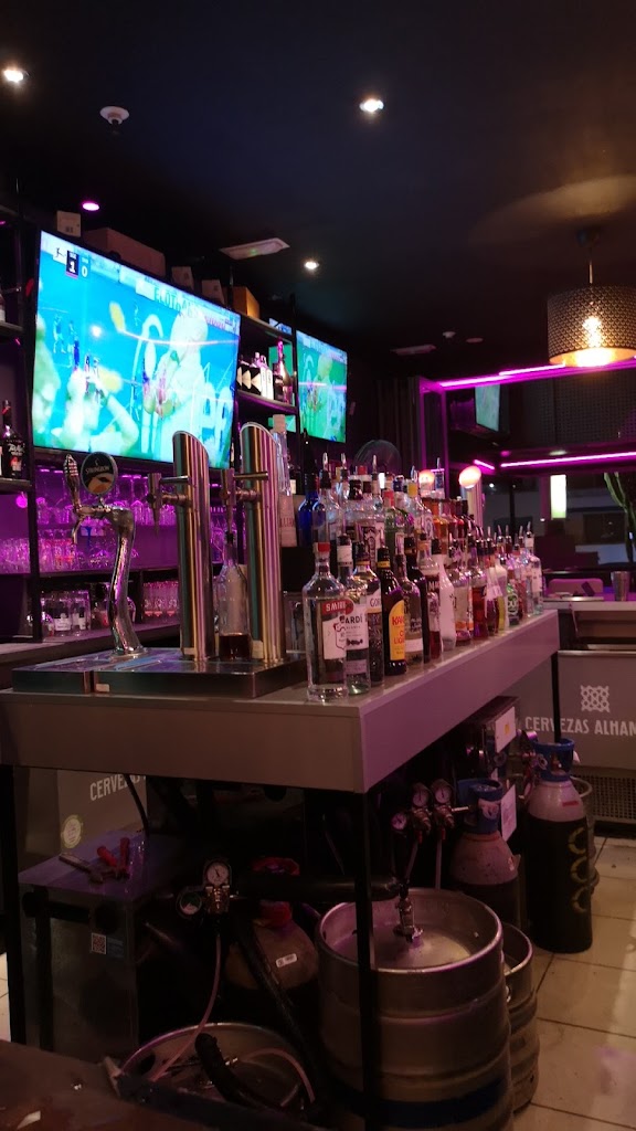Casey's Lounge — Ambiente