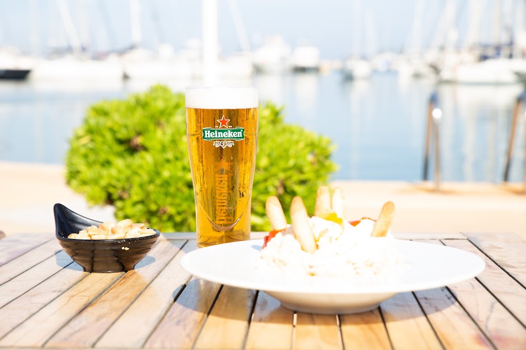 Chiringuito Club Nautico Denia — Comida y bebida