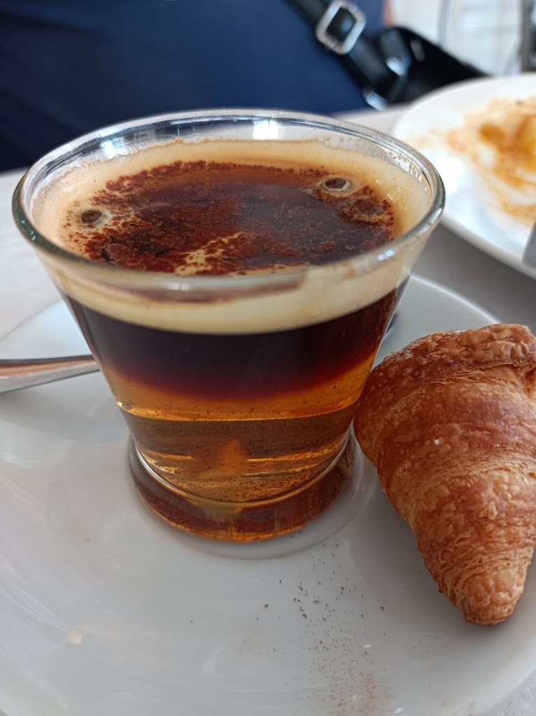 Bar El Pinchito — Comida y bebida