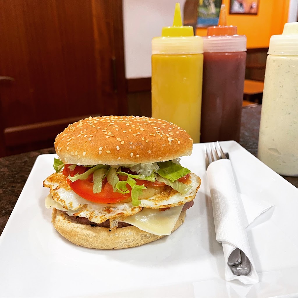 Cafeteria El Bocatin 2 — Comida y bebida