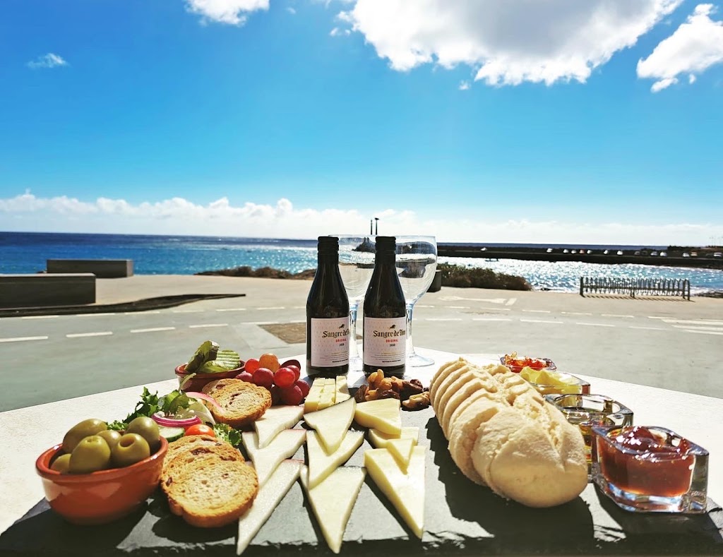 The Waterfront — Comida y bebida