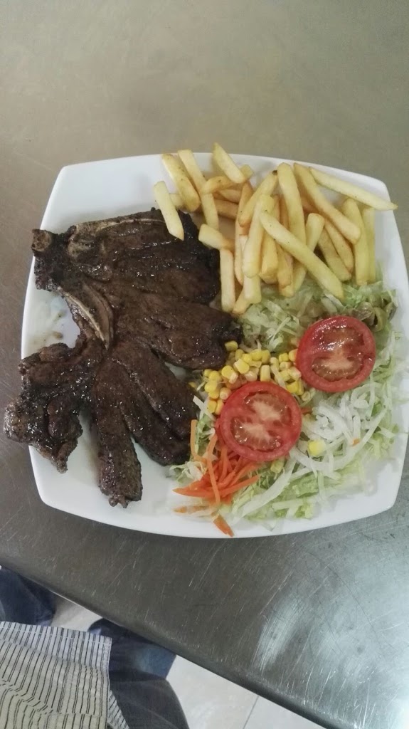 Restaurant Cafeteria Bon Gust — Comida y bebida