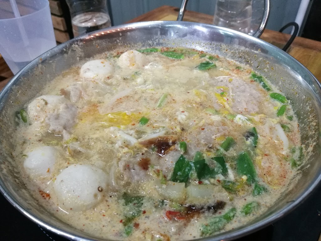 เล้งแซบมหานคร/มาม่าหม้อไฟริมทาง の写真