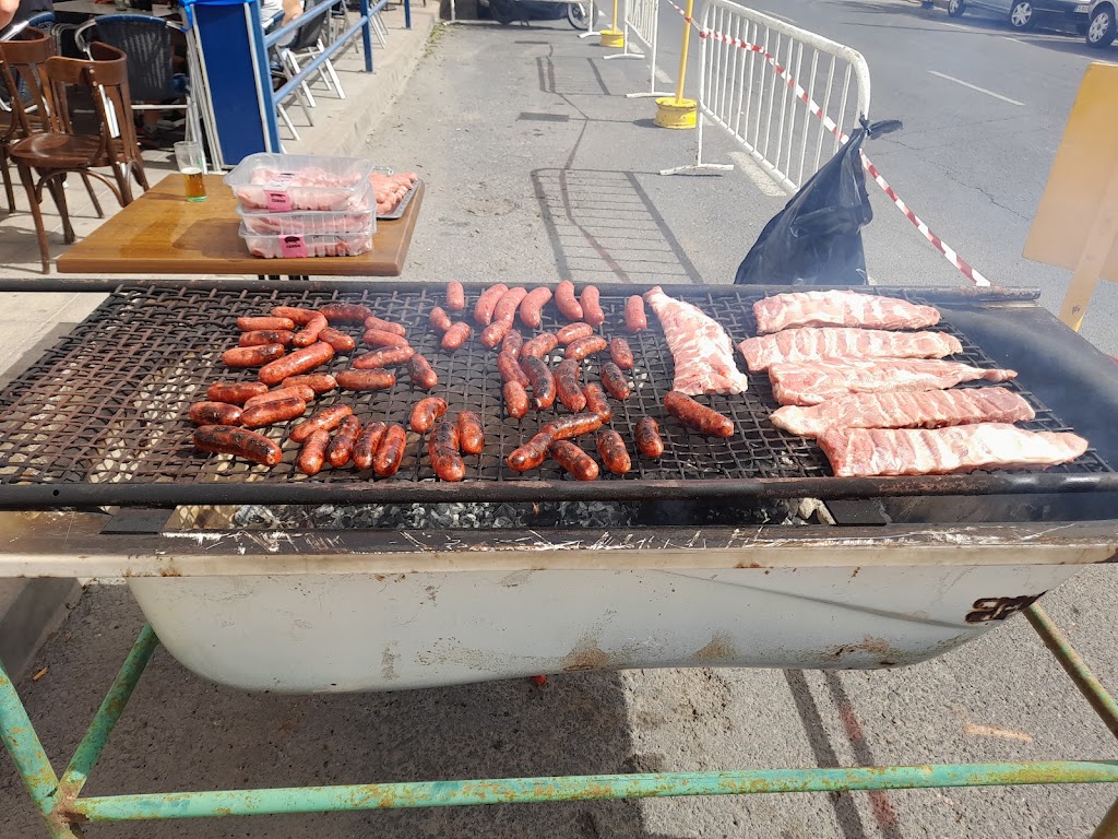 Punto De Encuentro — Comida y bebida