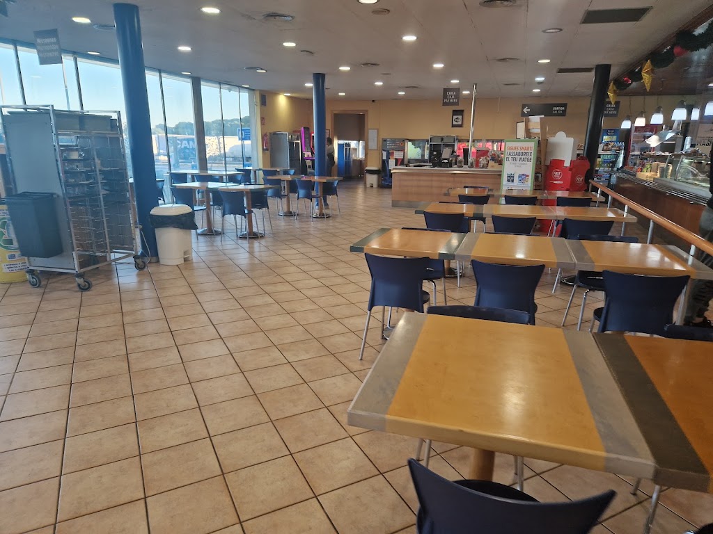 Estacion de servicio Cepsa — Interior