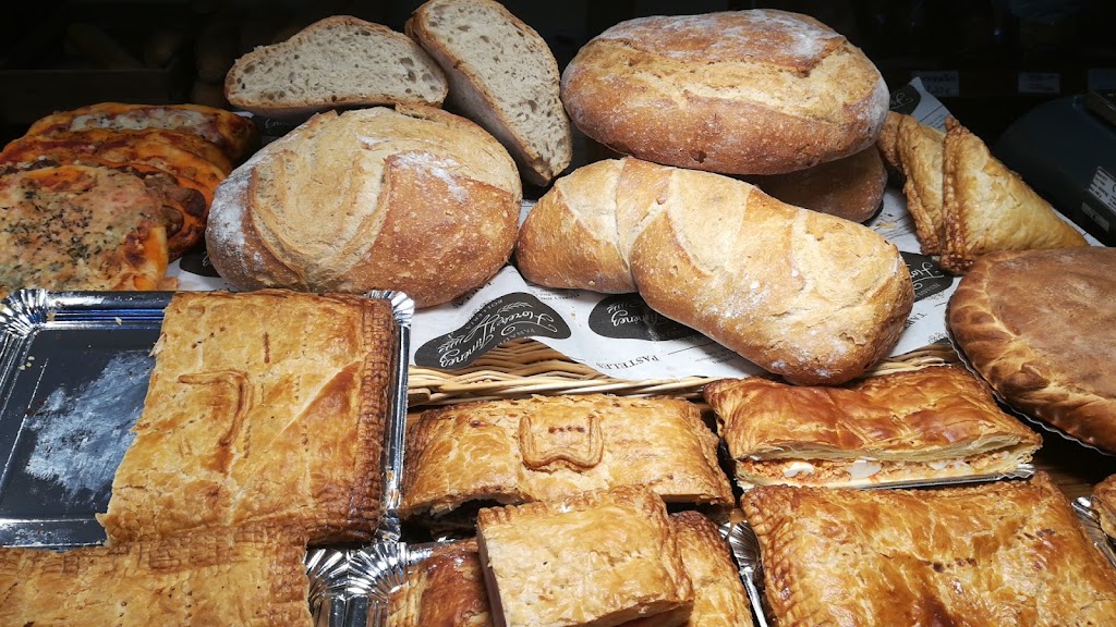 Panaderia Flores y Jimenez — Comida y bebida