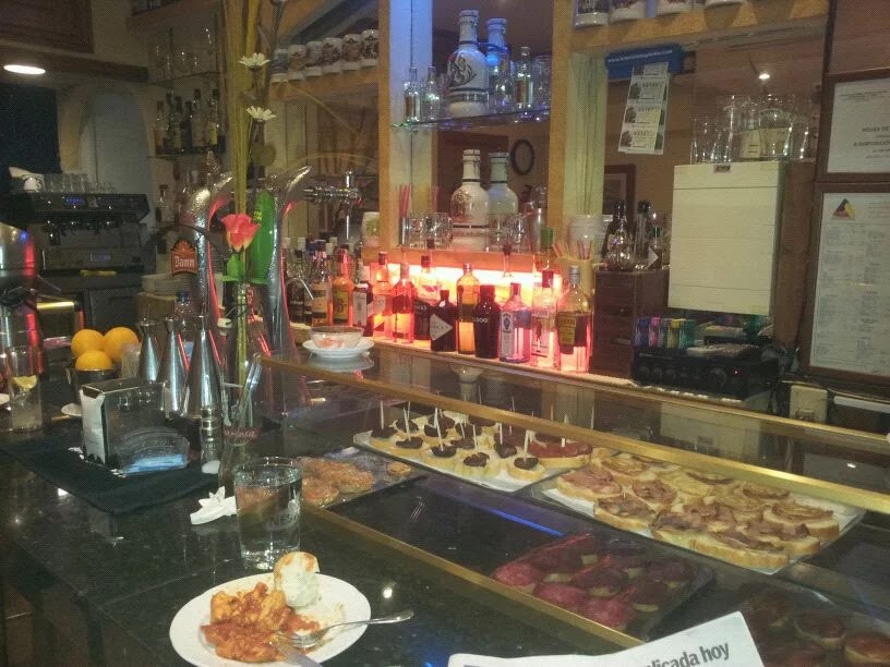 Cafeteria Bar Moka — Comida y bebida
