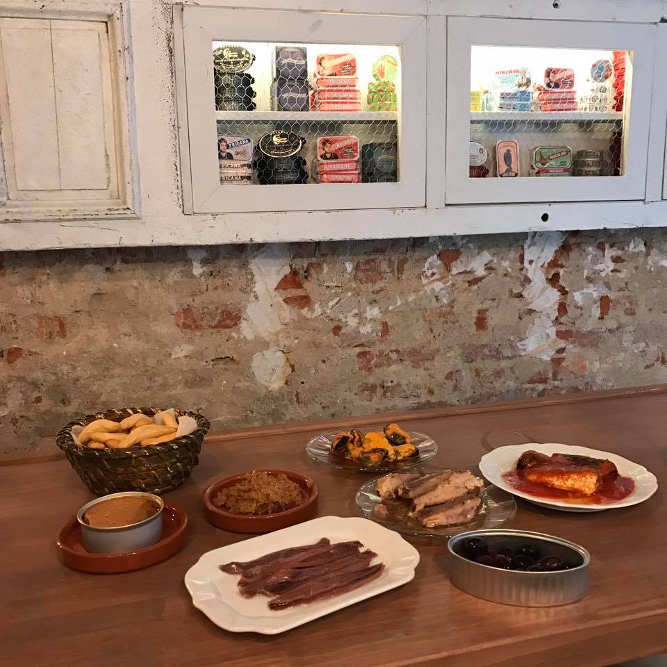 EL LATERIO BILBAO- BAR PORTUGUES DE LATAS GOURMET- — Comida y bebida