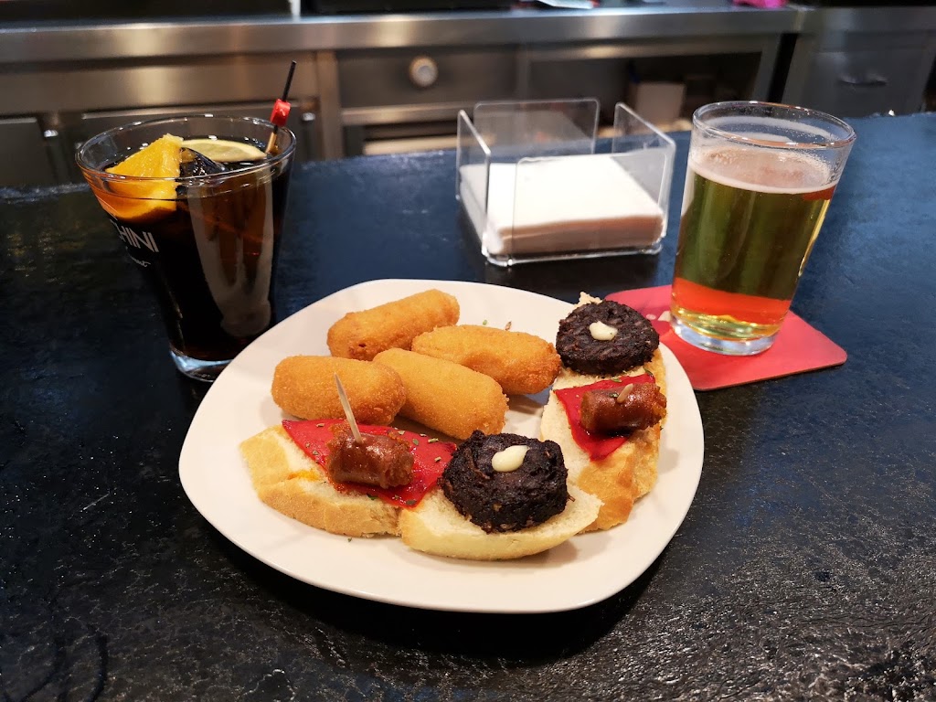 Pura Vida Gastrobar — Comida y bebida