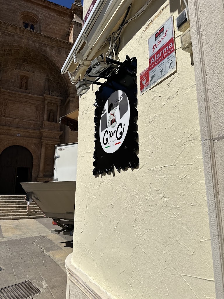 GiorGi La Pizza d`Italia. — Del propietario