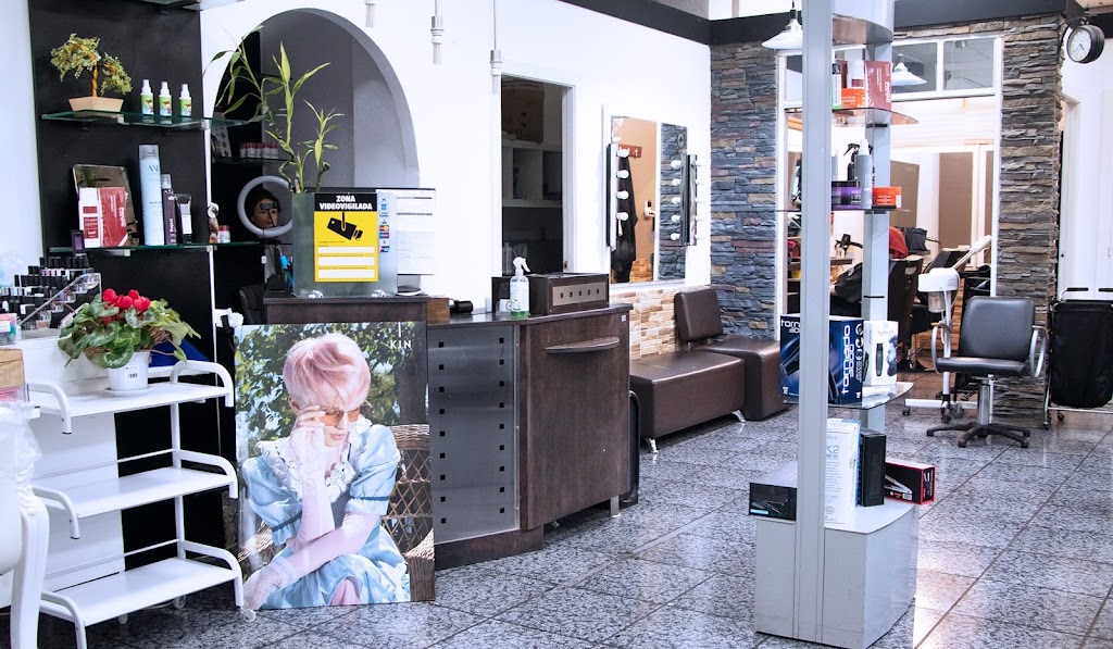 Renzos Hair & Barber — Del propietario