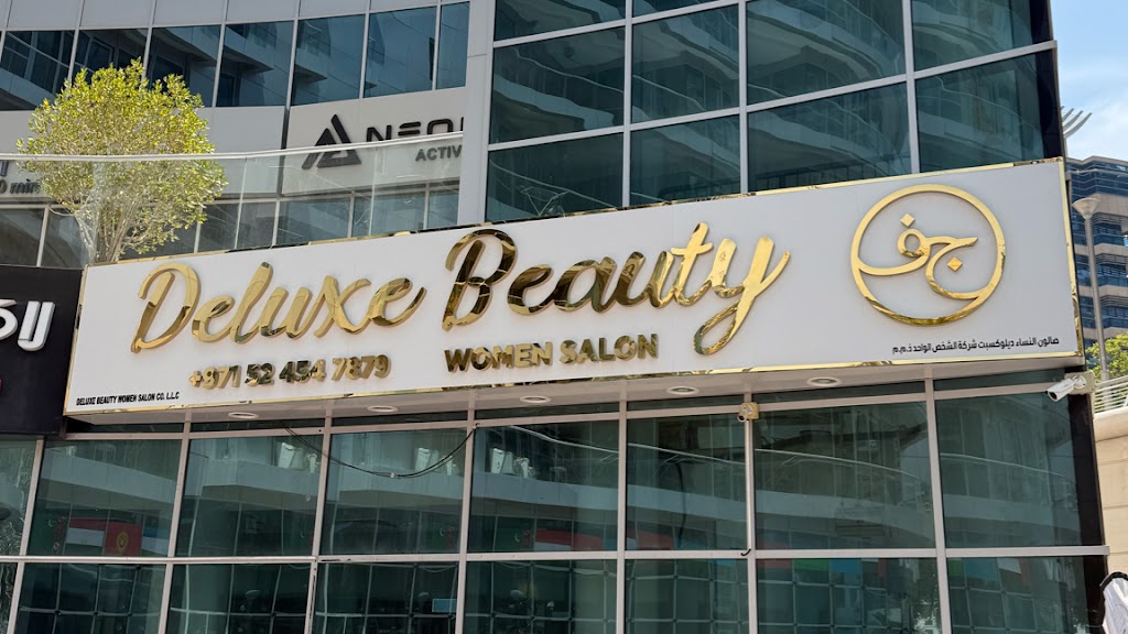 Deluxe Beauty Women Salon
