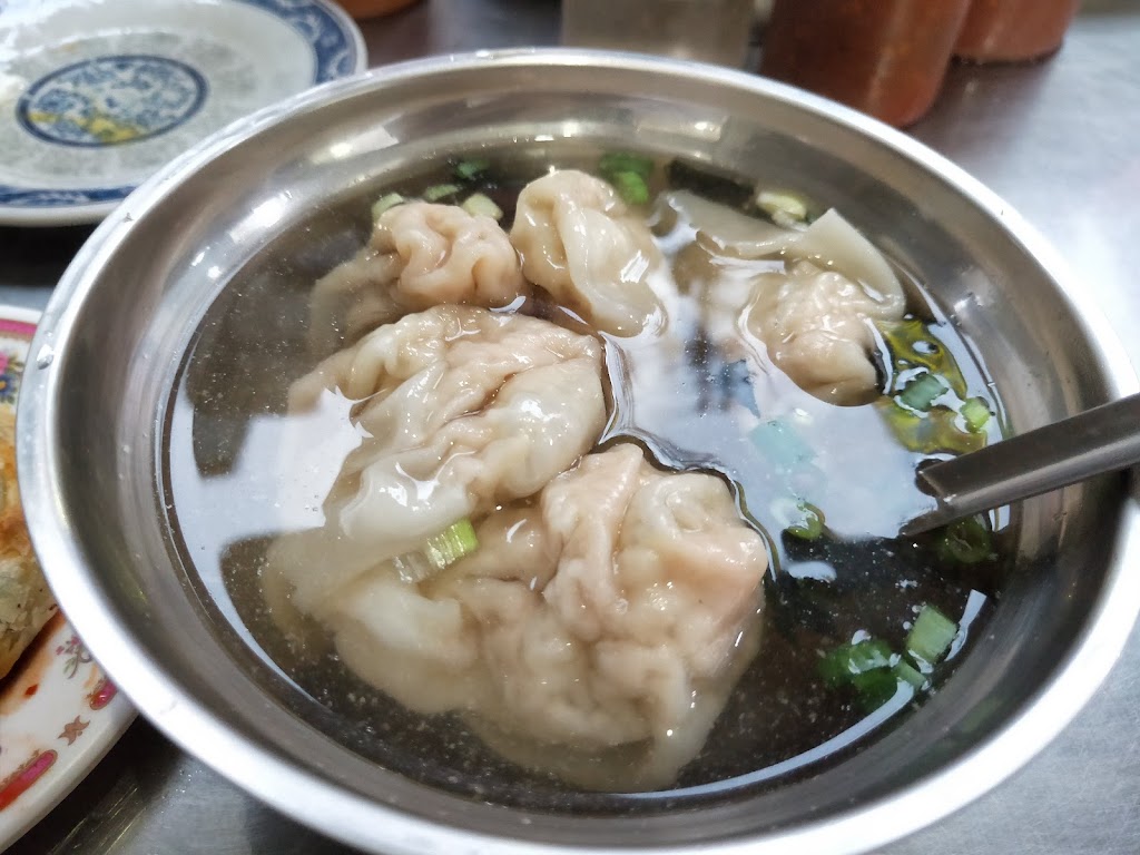 乾麵+蛋包餛飩湯老店 的照片