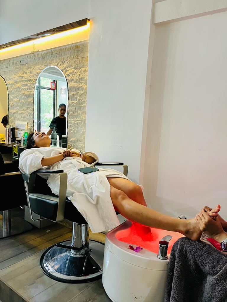 Tuku S Zaarraa Professional Beauty Unisex Salon In Camp Pune