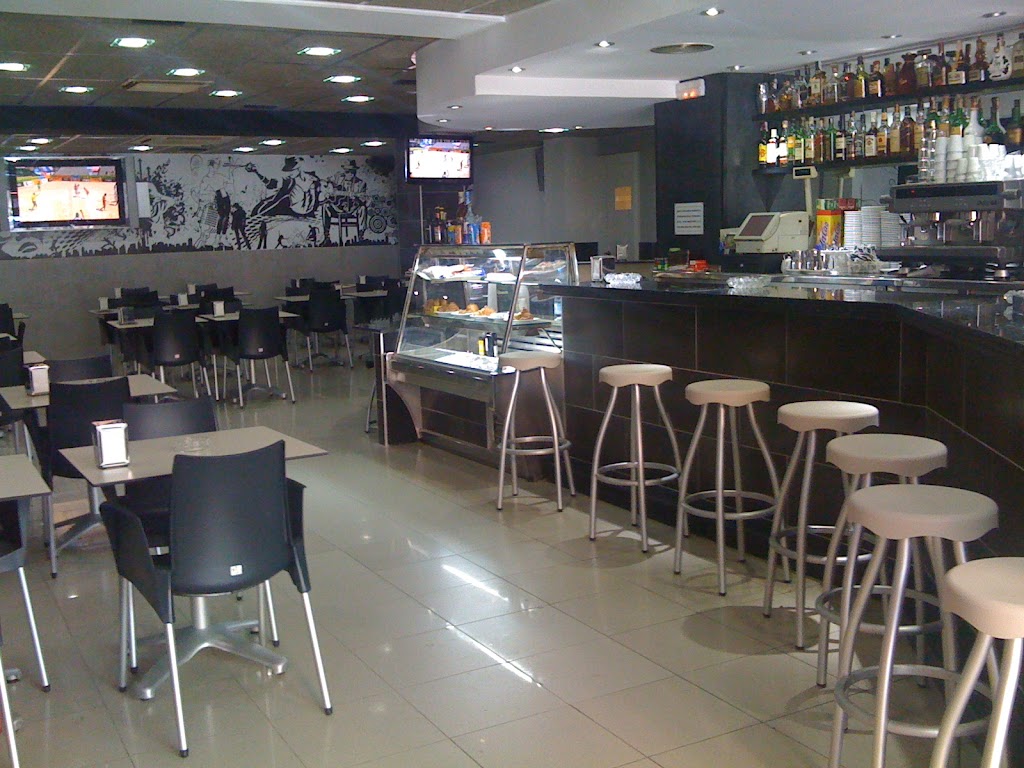 Black Cafeteria — Ambiente