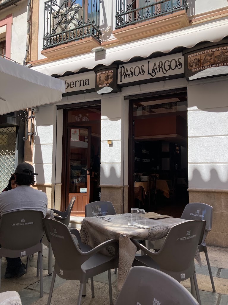 Taberna pasos largos — Ambiente