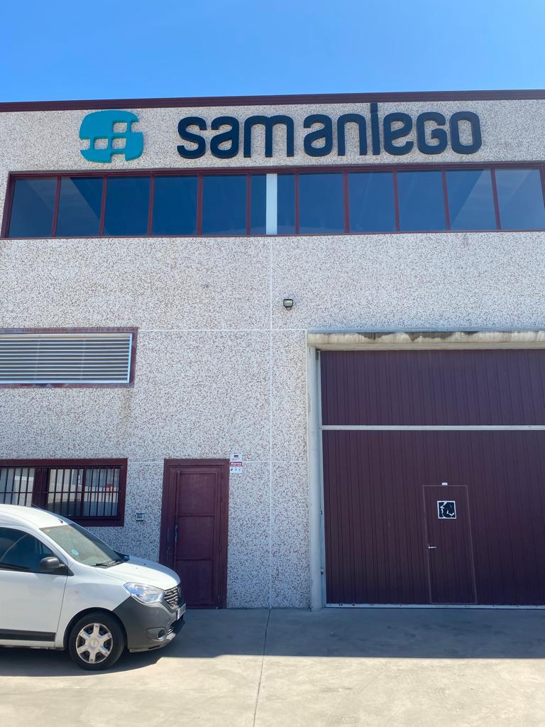 PECUSAM DISTRIBUCION ZOOSANITARIA SL — Del propietario