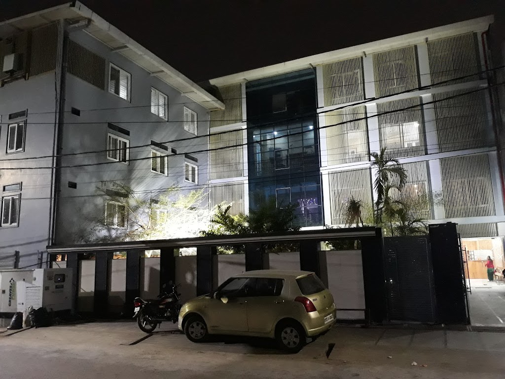 Dr Devendra K Gupta Dr Shruti Devendra I Devendra Hospital