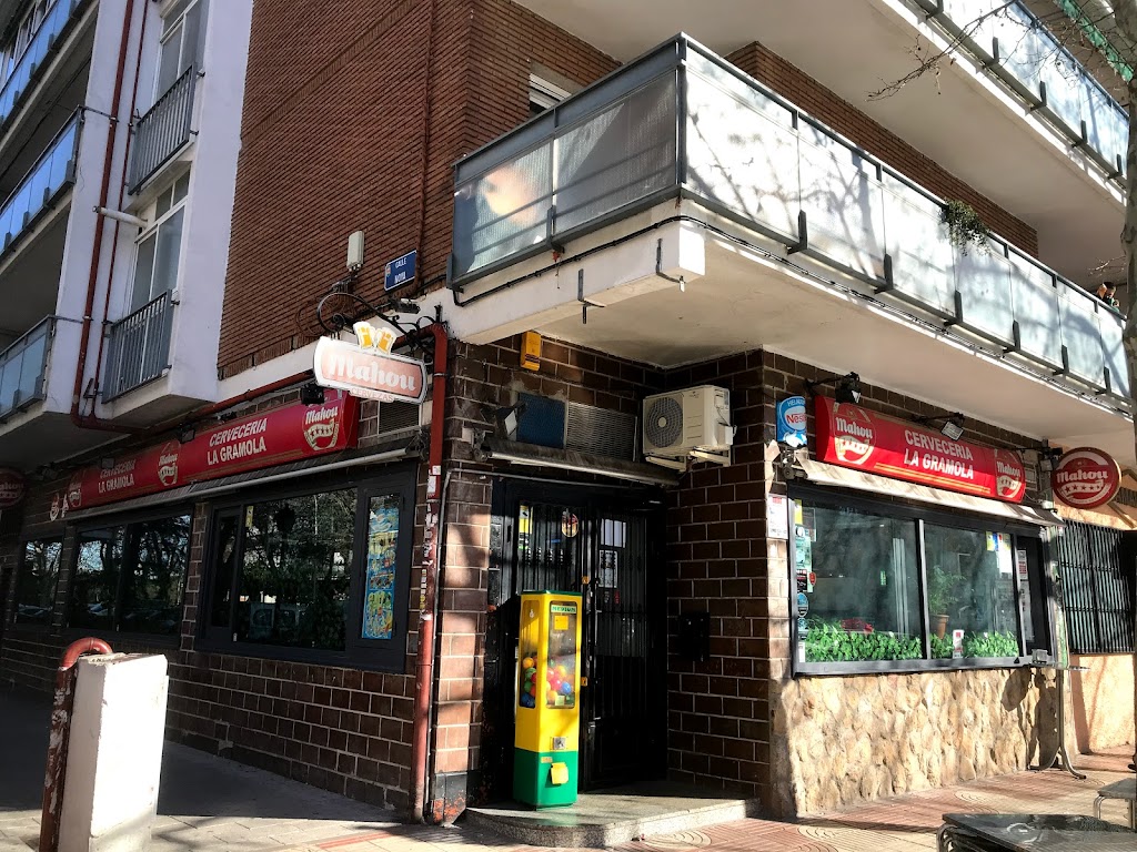 Cerveceria-Cafeteria LaGramola