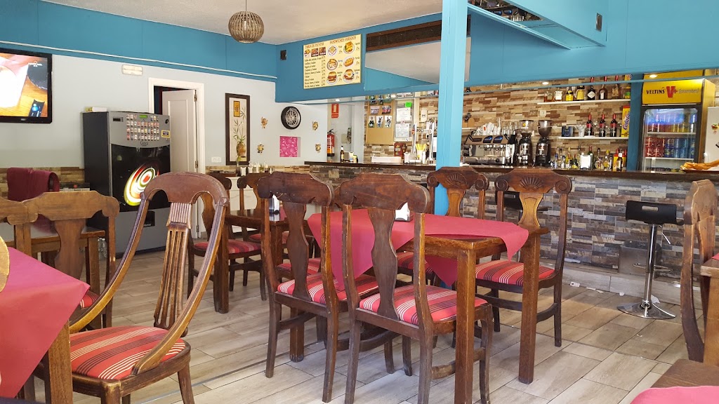 Bar - Restaurante La Taberna de Barney III — Ambiente