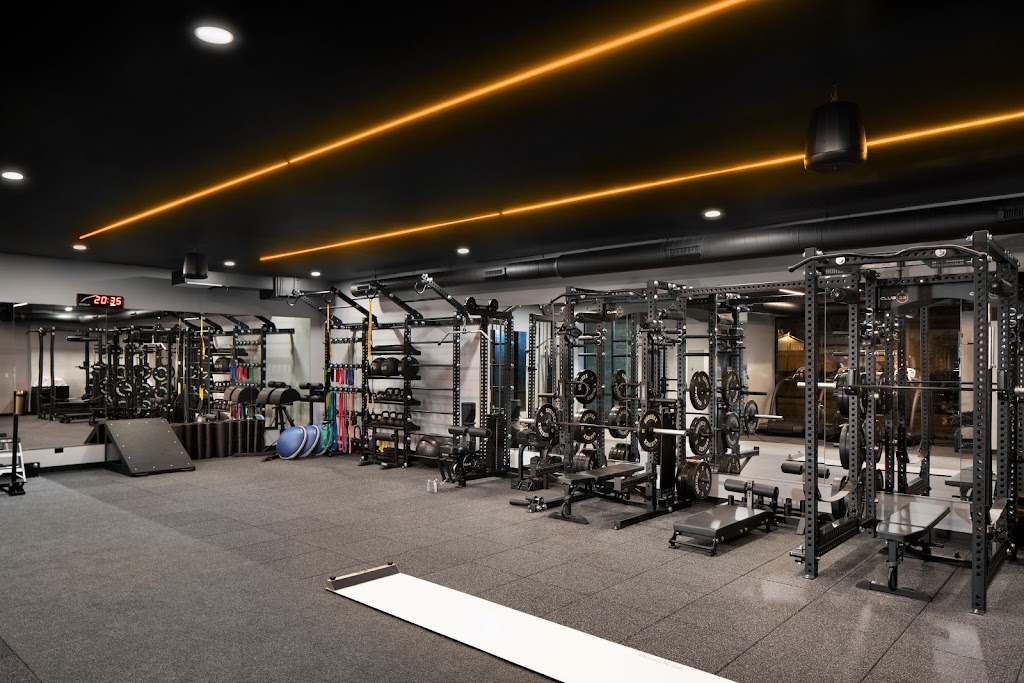  Club33 Fitness Studio