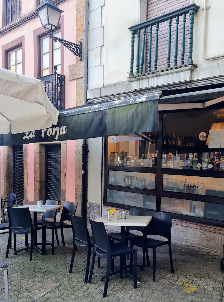 La Forja Cafe & Bar — Ambiente