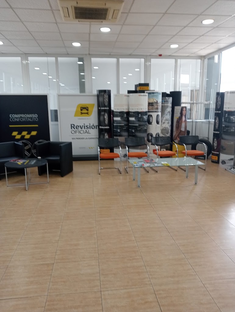 Confortauto Neumaticos La Paloma I — Interior