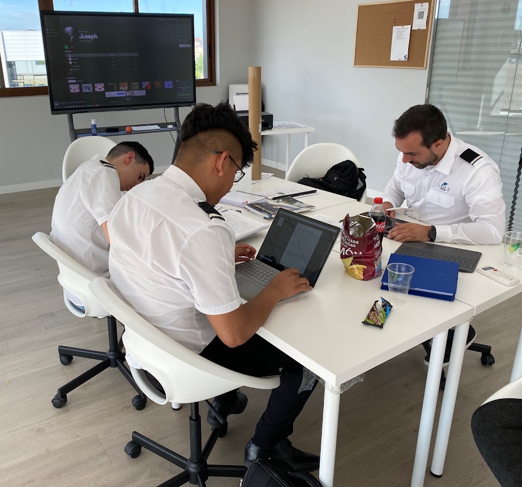 LECU Aviation Academy — Del propietario