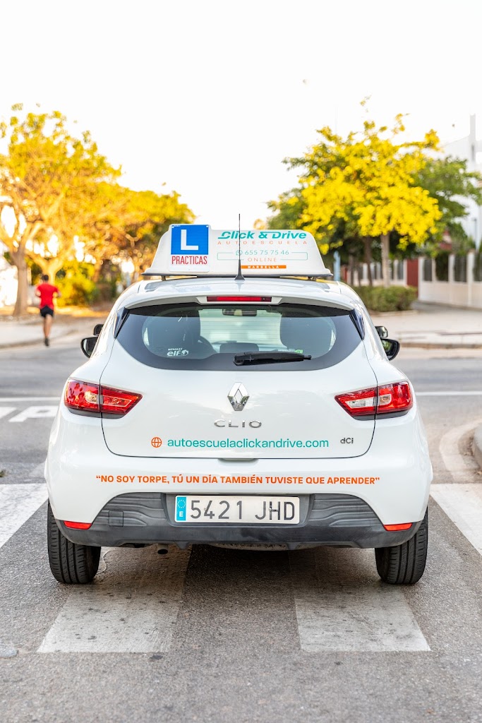 Autoescuela en Marbella online Click & Drive.