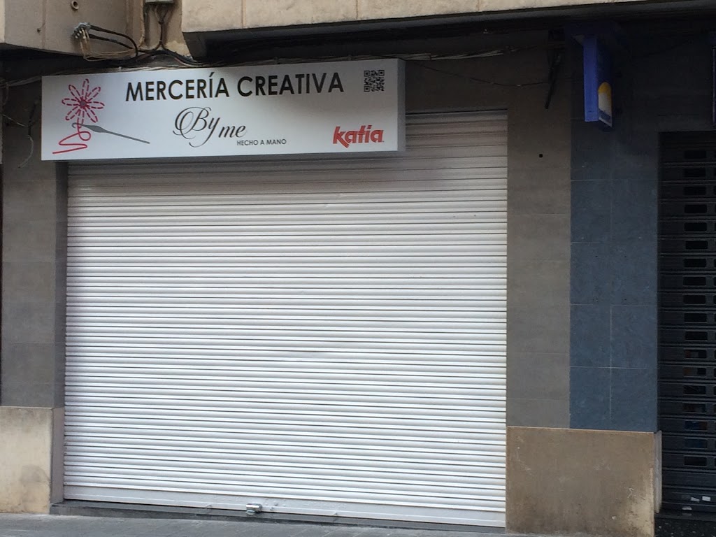 By me hecho a mano. Merceria creativa