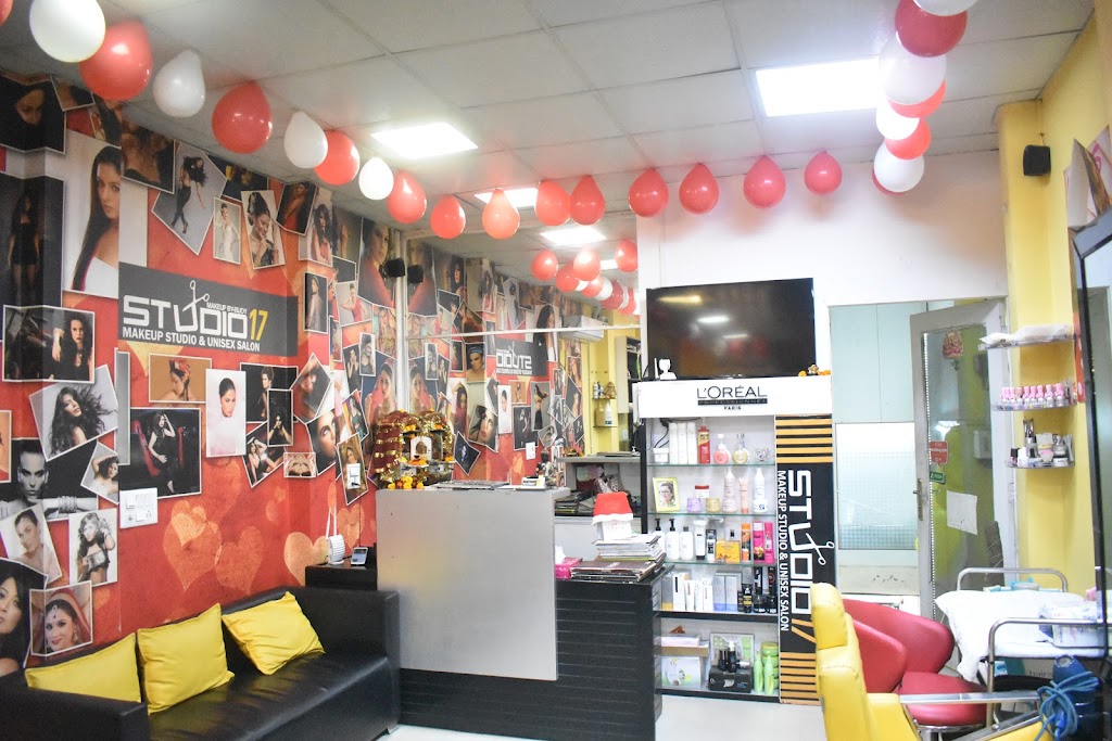 Studio 17 Unisex Salon Makeup Studio