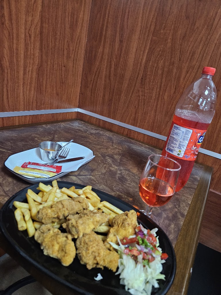 Restaurante La Parada Latina — Comida y bebida
