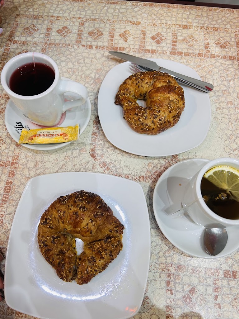 Cafeteria Abok2 — Comida y bebida
