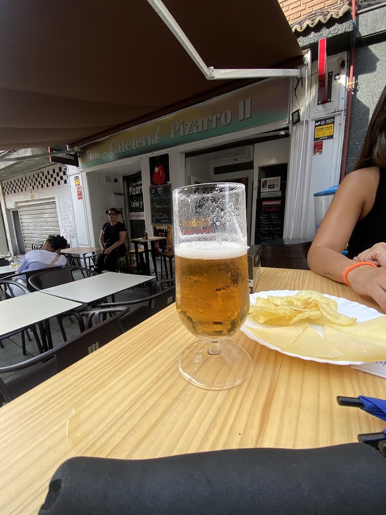 Bar Pizarro II — Comida y bebida