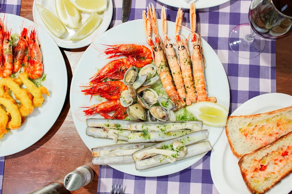 Restaurant "MESON LAS 4 ESQUINAS" — Comida y bebida