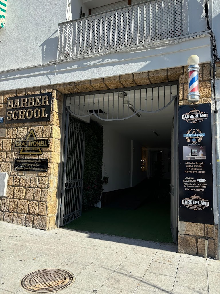 Academia de peluqueria de caballeros Isaac Lyonell - Puerto de Santa Maria (Cadiz) — Exterior