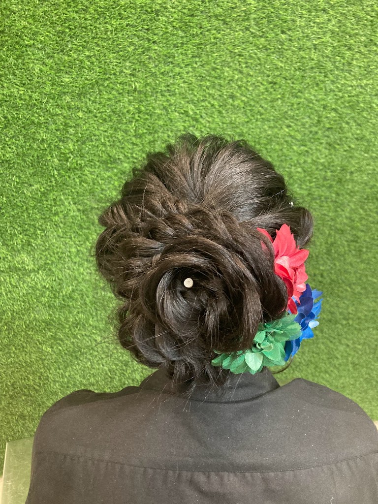 Lotus Unisex Salon Sec 95