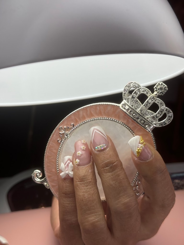 Elena naiilss y lashes