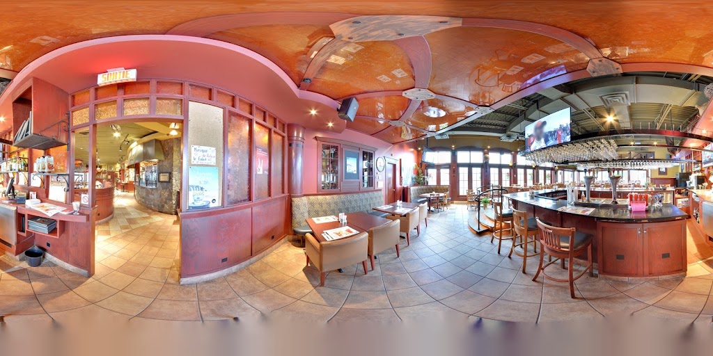 Restaurant et bar St-Hubert in Longueuil