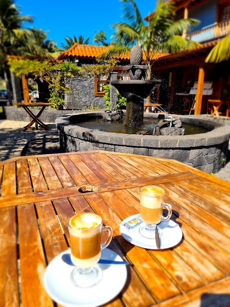 Restaurante las Tres Chimeneas — Comida y bebida