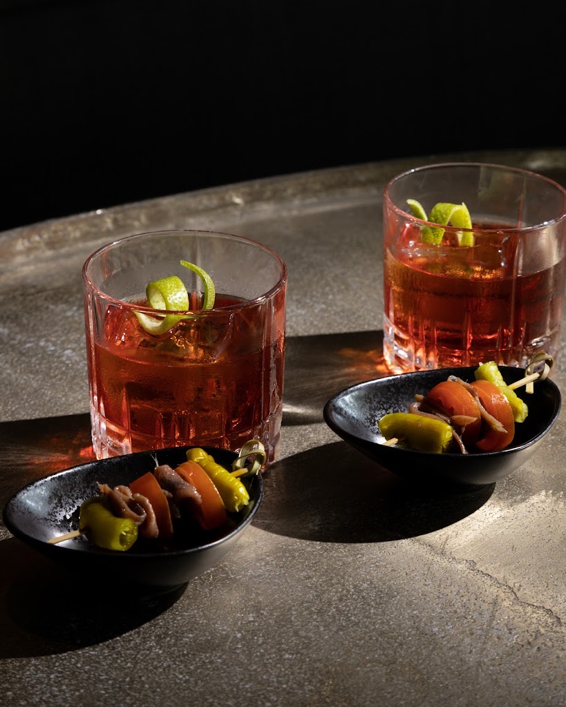 S U R U Cocktail Bar | Hotel Faro, A Lopesan Collection — Comida y bebida