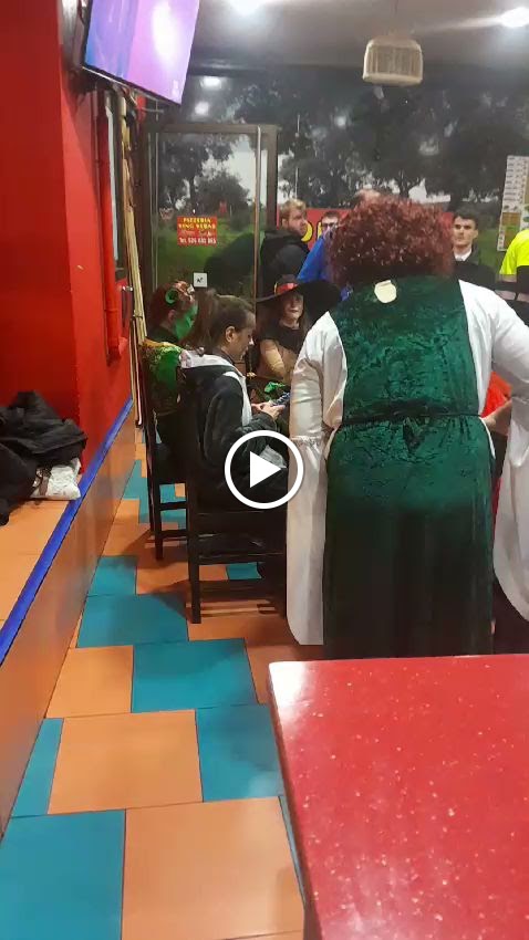 PIZZERIA KING KEBAB — Ambiente