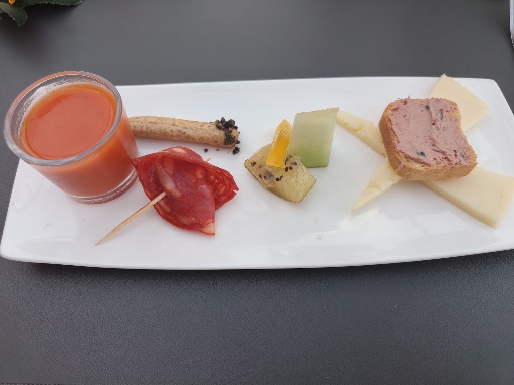 Meson La Terraza — Comida y bebida