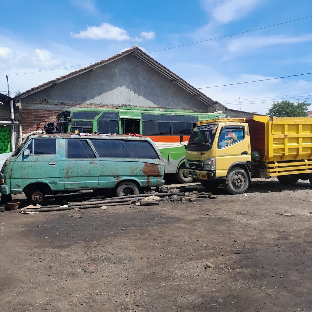 Bengkel Truk dan bus Si DOEL