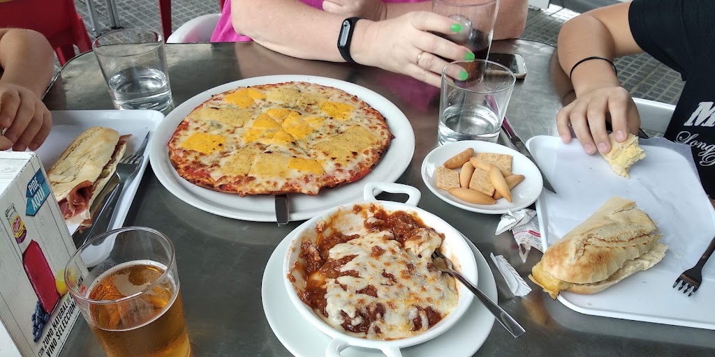 Pizzeria Maria Dino — Comida y bebida