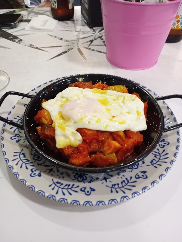 Bar Ryky — Comida y bebida