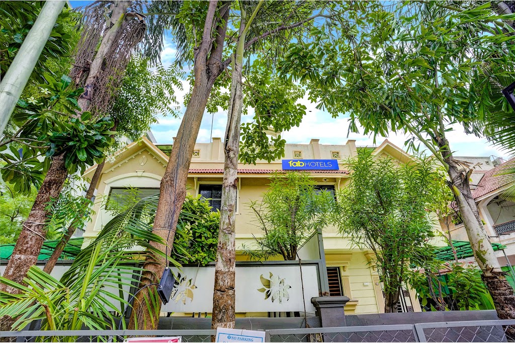 Fabexpress Jade Homestay Hotel In Prahladnagar Ahmedabad
