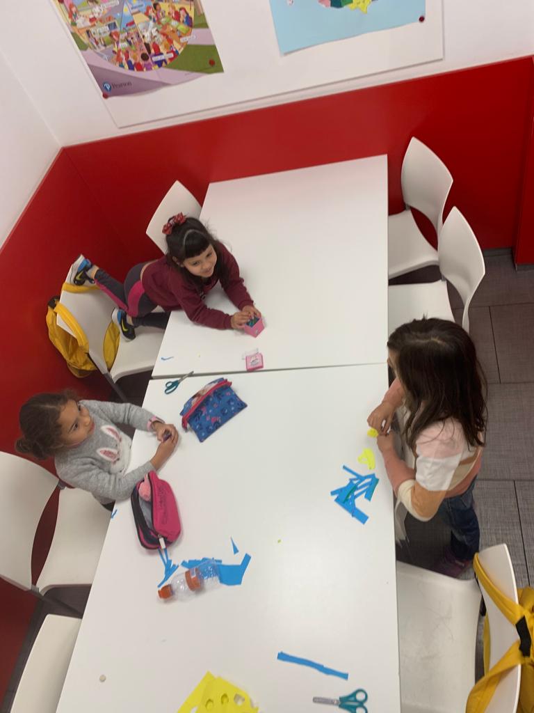 B-LINGUAL SCHOOL: Escuela de ingles, robotica y otros idiomas. — Del propietario