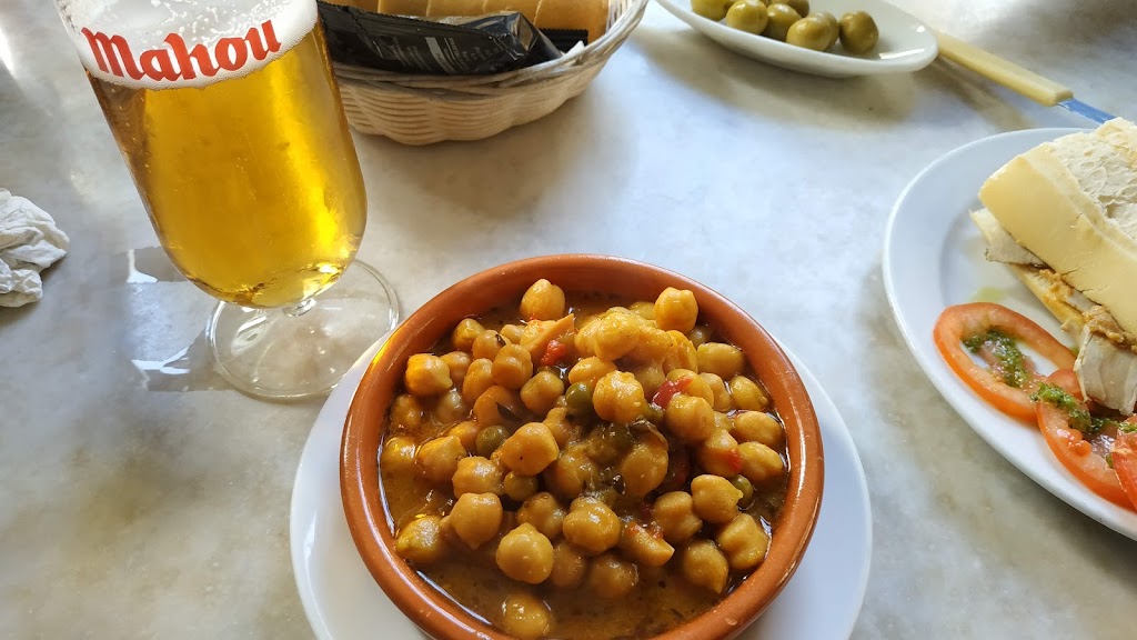 Bar Vicente Los Pepes — Comida y bebida