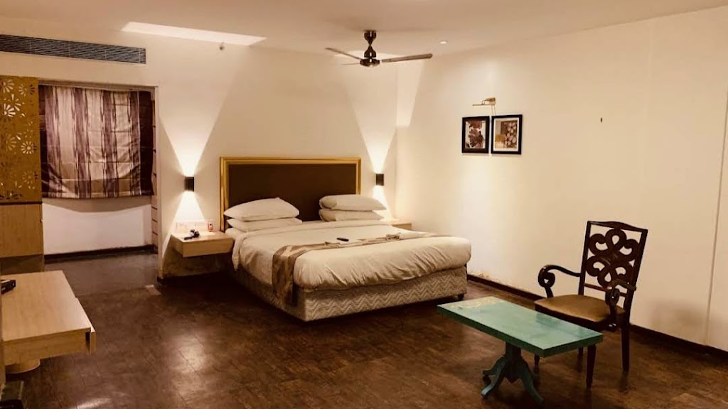 Hotel Sabareesh Park